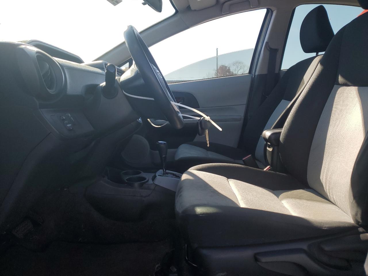 2014 Toyota Prius - Image 7