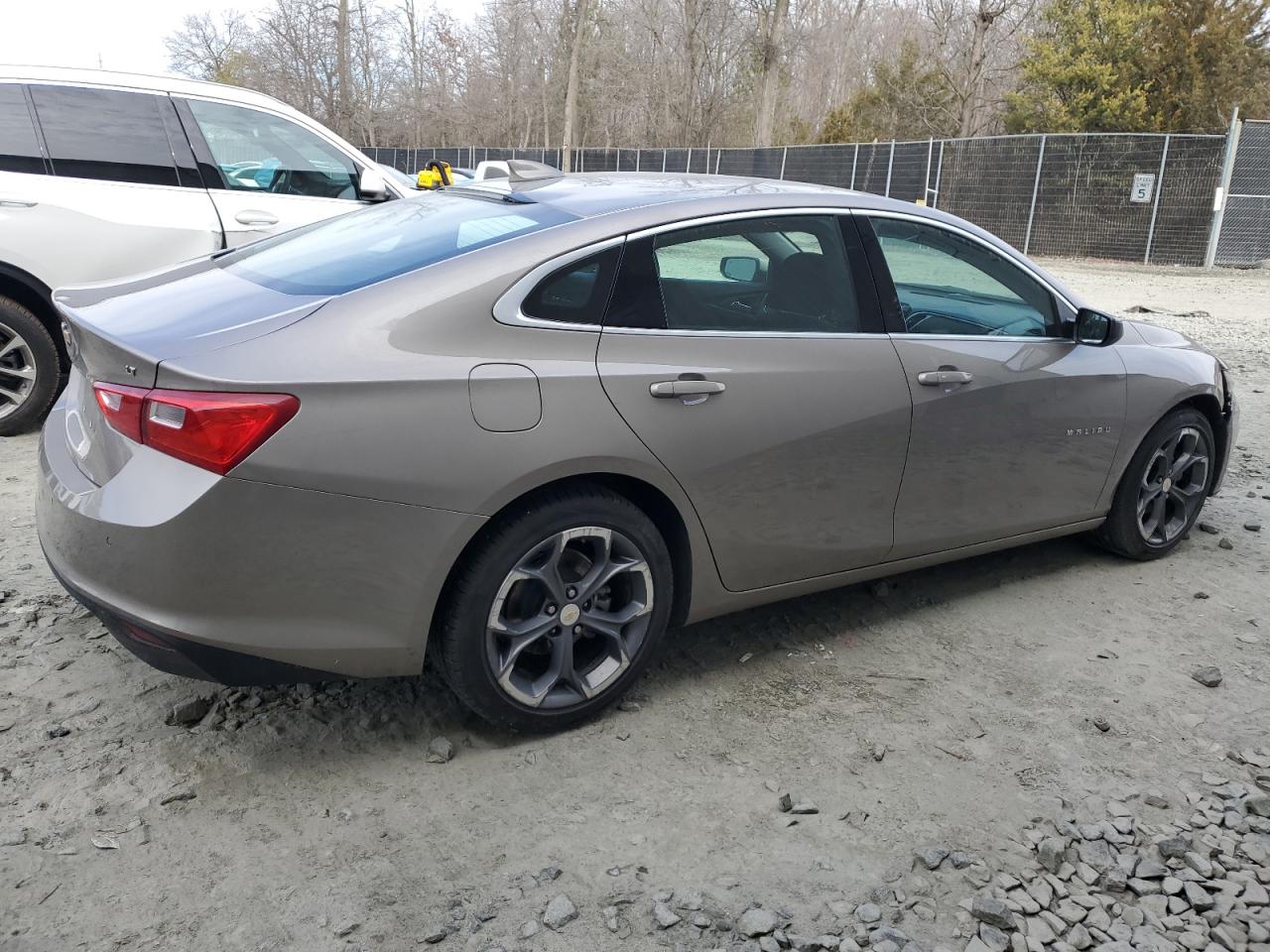 2023 Chevrolet Malibu - Image 3