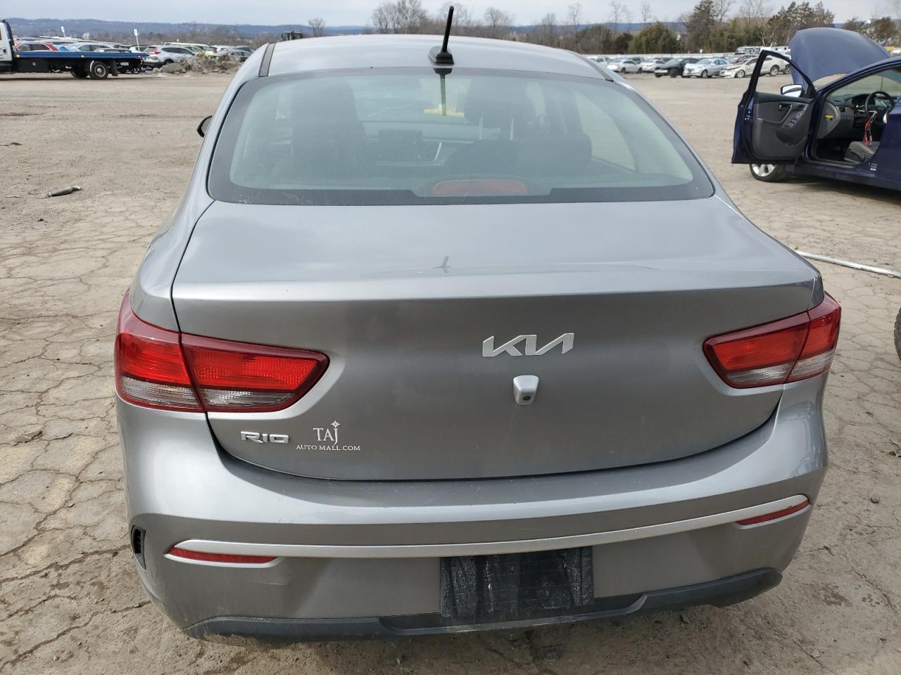 2022 Kia Rio - Image 6