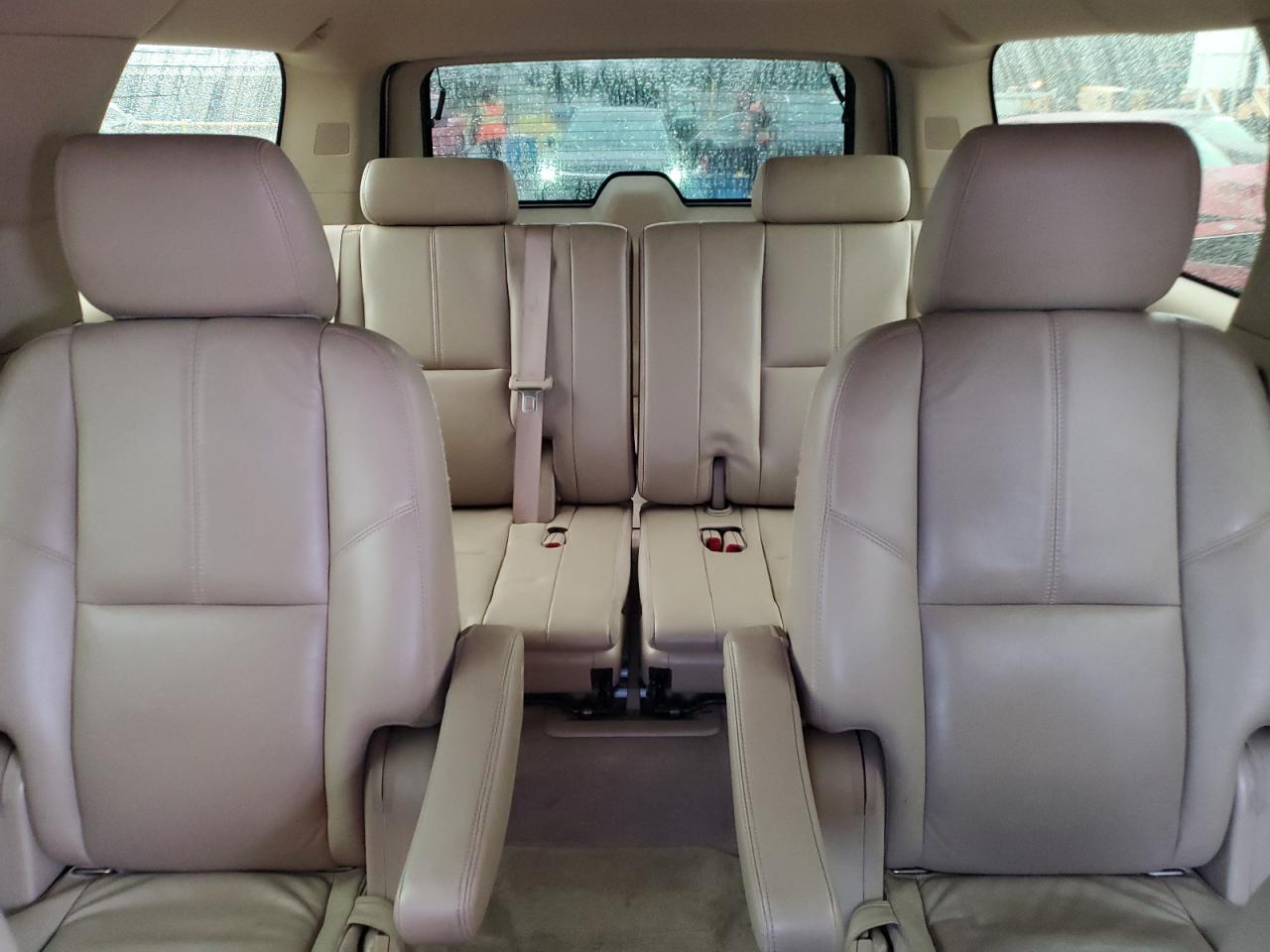 2011 Chevrolet Suburban - Image 10
