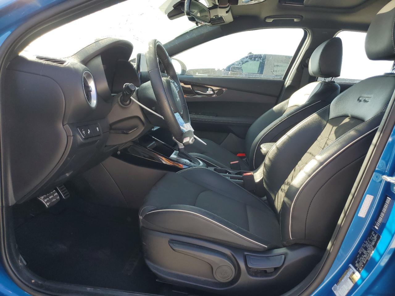 2023 Kia Forte - Image 7