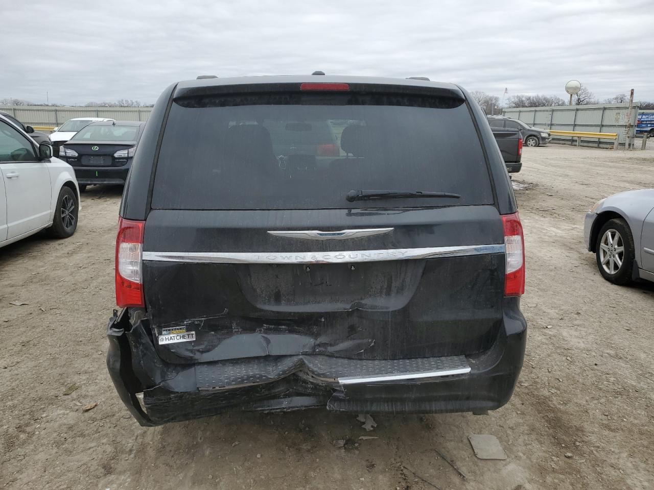 2016 Chrysler Town & Country - Image 6