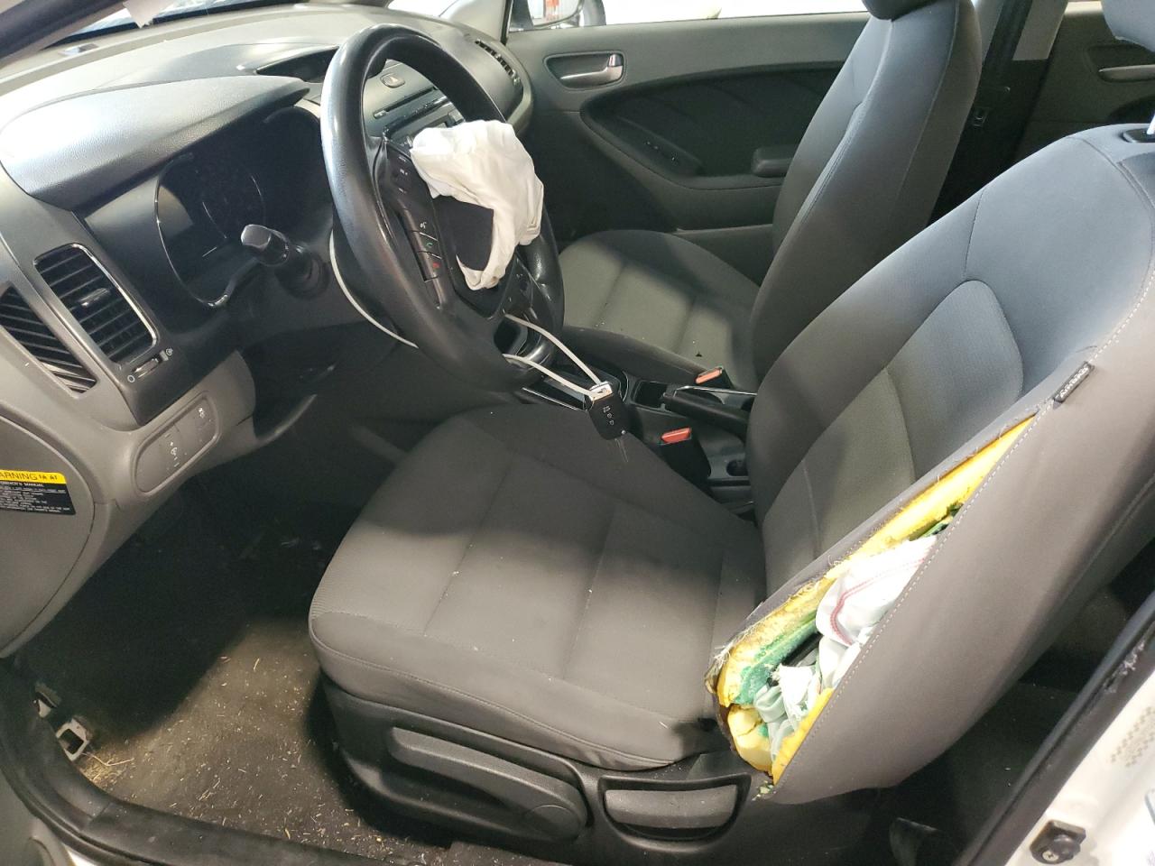 2017 Kia Forte - Image 7