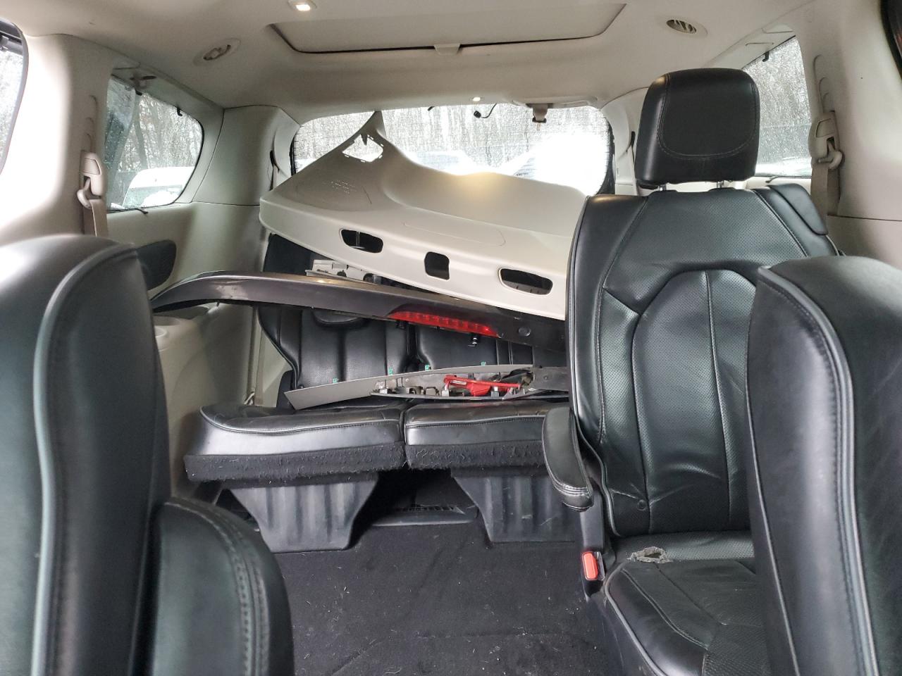 2017 Chrysler Pacifica - Image 10