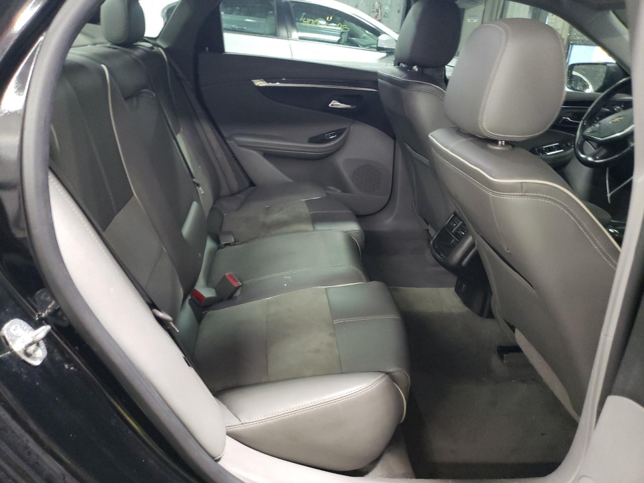 2015 Chevrolet Impala - Image 10