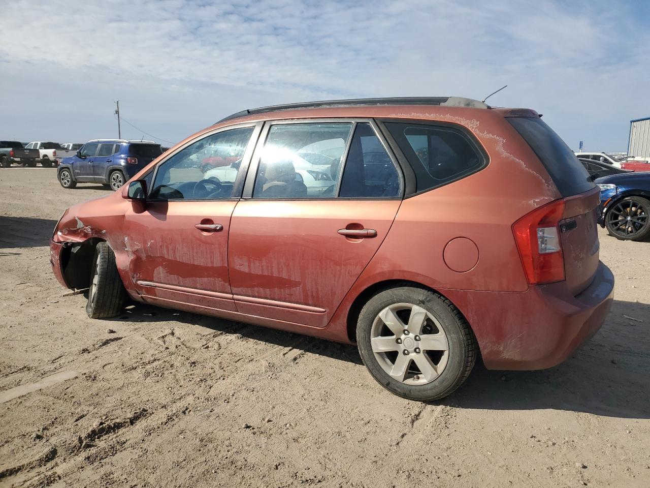 2008 Kia Rondo - Image 2