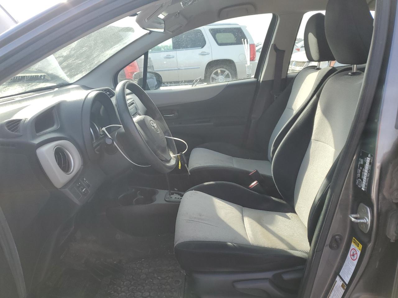 2012 Toyota Yaris - Image 7