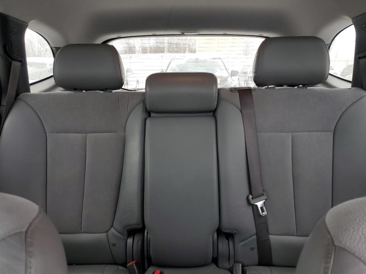 2011 Hyundai Santa Fe - Image 10