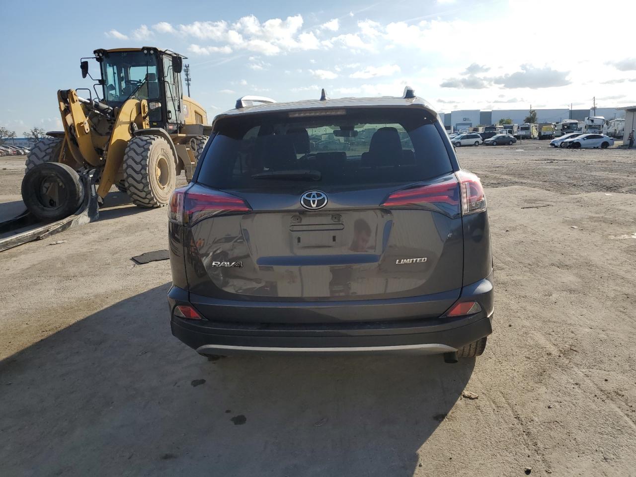 2017 Toyota RAV 4 - Image 6