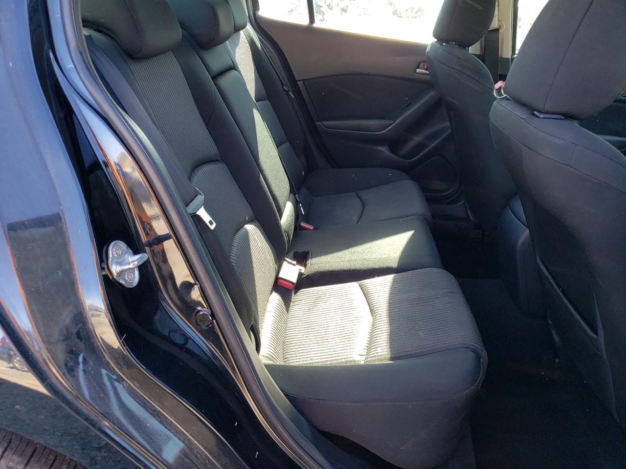 2015 Mazda 3 - Image 10