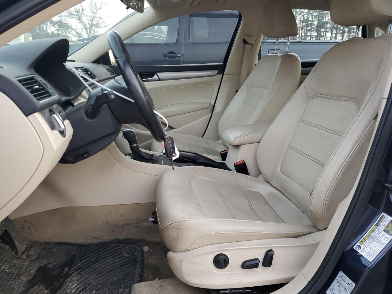 2014 Volkswagen Passat - Image 7