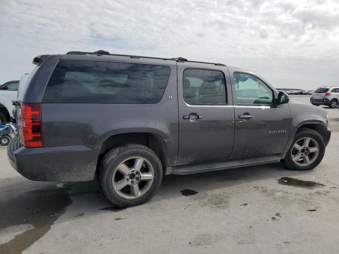 2010 Chevrolet Suburban - Image 3