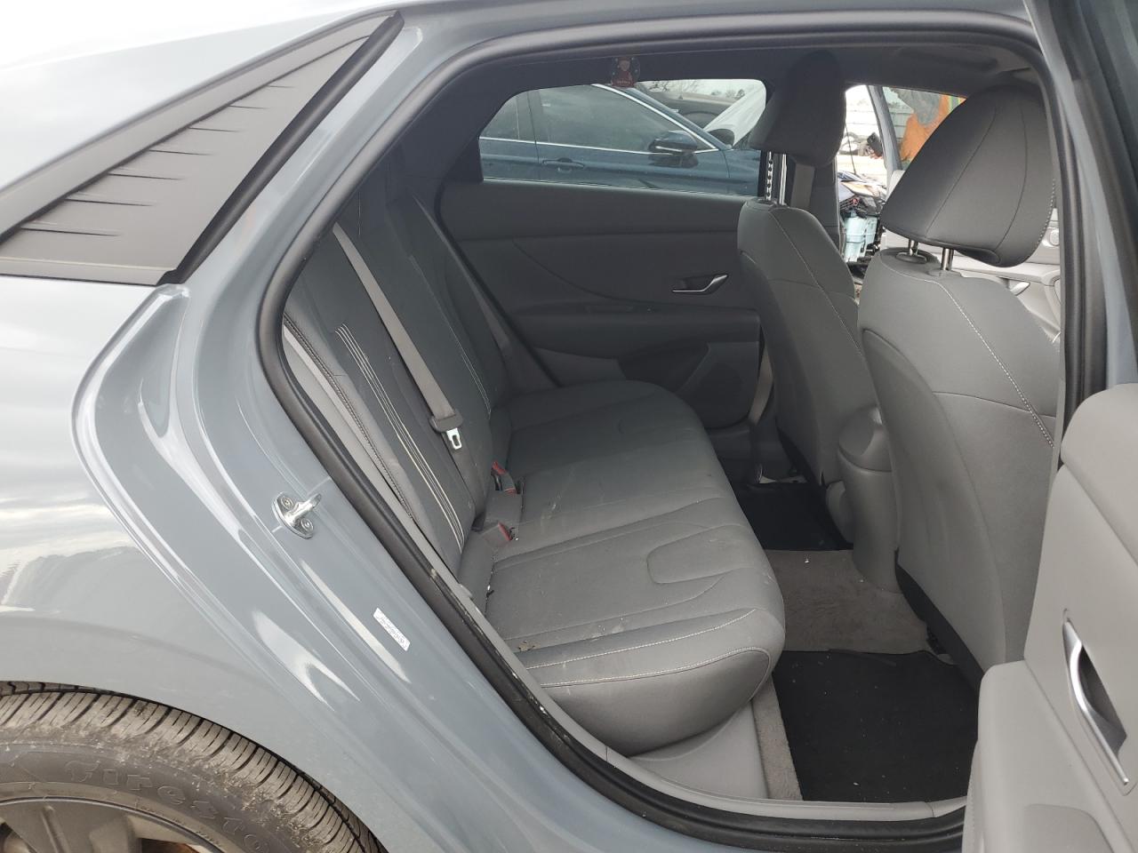 2022 Hyundai Elantra - Image 10