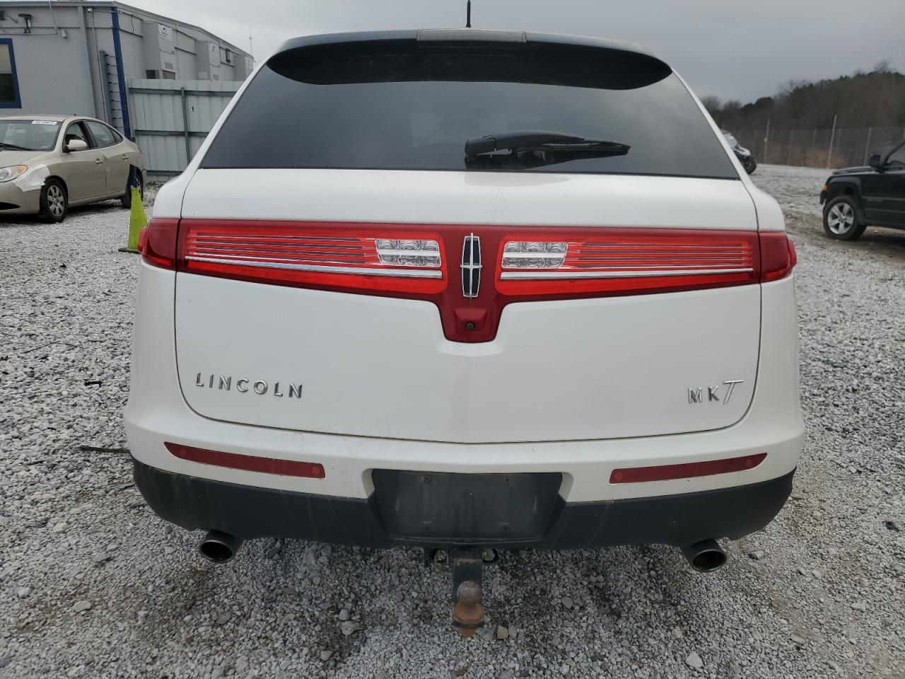 2018 Lincoln MKT - Image 6