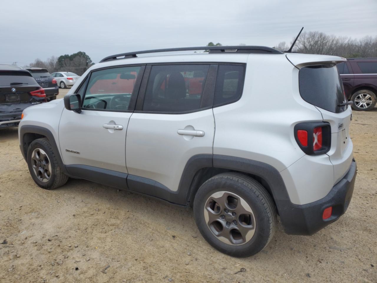 2016 Jeep Renegade - Image 2