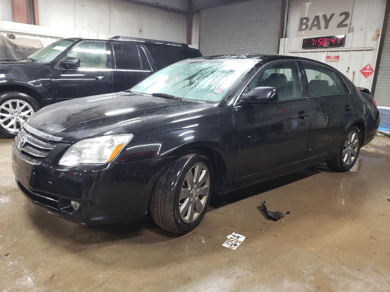 2007 Toyota Avalon Xl for Sale in Elgin, IL - Rear End