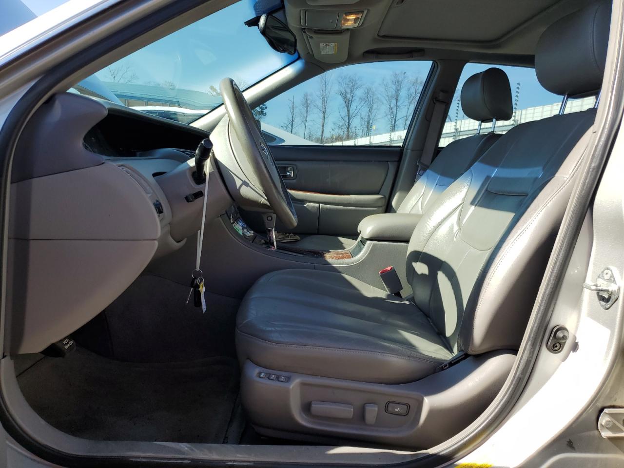 2002 Toyota Avalon - Image 7