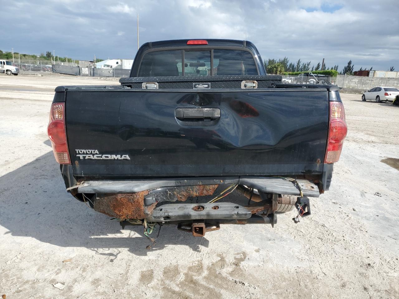 2015 Toyota Tacoma - Image 6