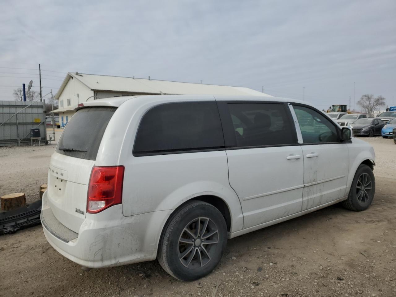 2017 Dodge Caravan - Image 3
