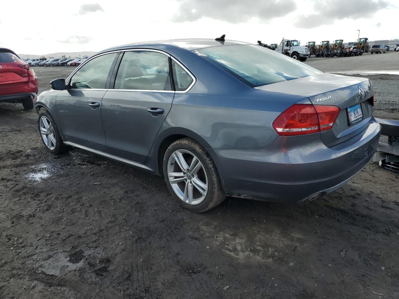 2014 Volkswagen Passat - Image 2