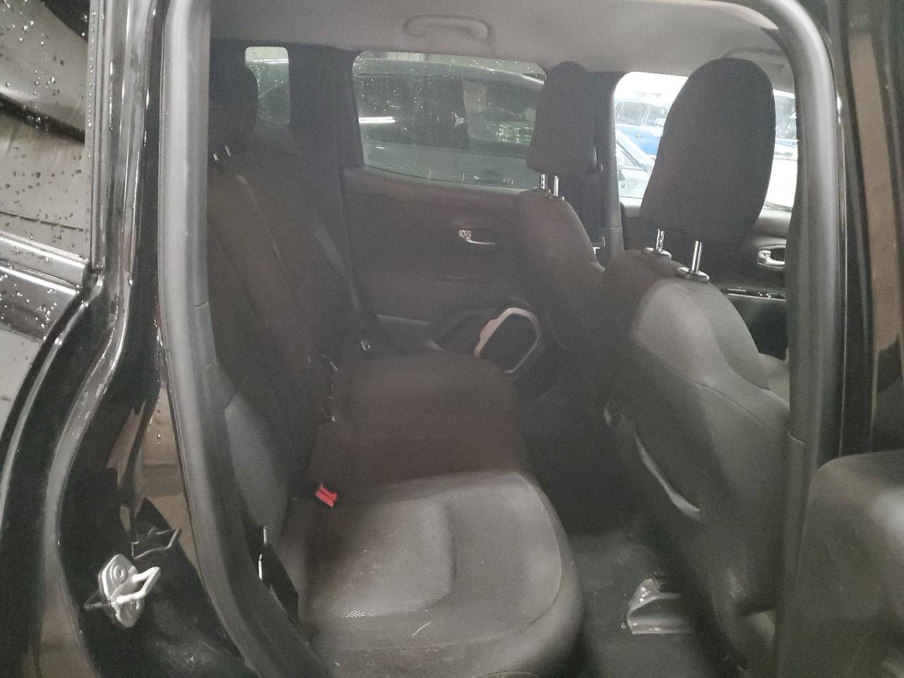 2015 Jeep Renegade - Image 11