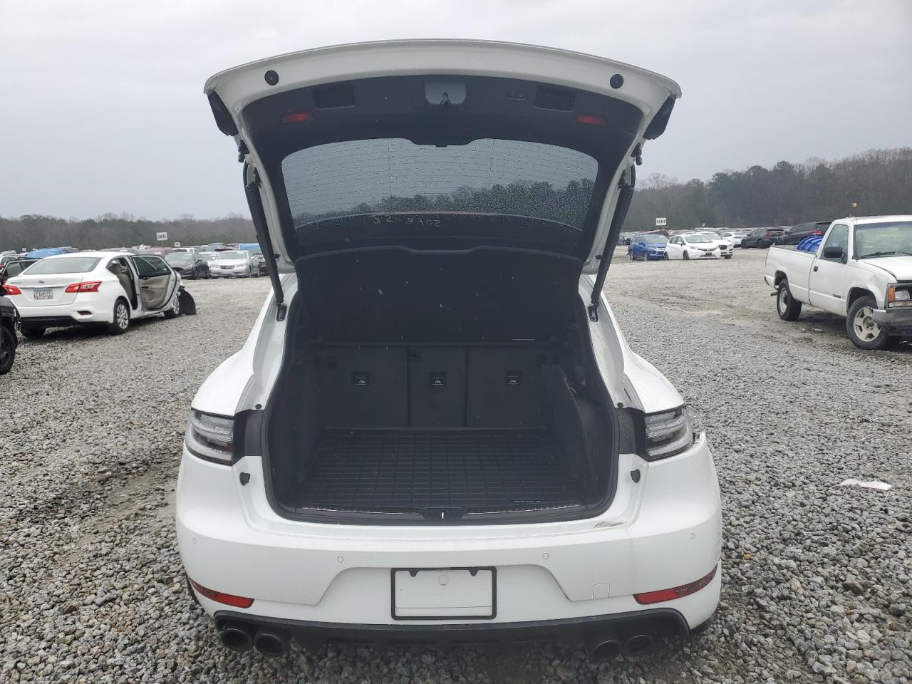 2021 Porsche Macan - Image 6