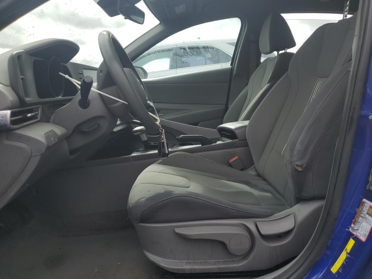 2022 Hyundai Elantra - Image 7