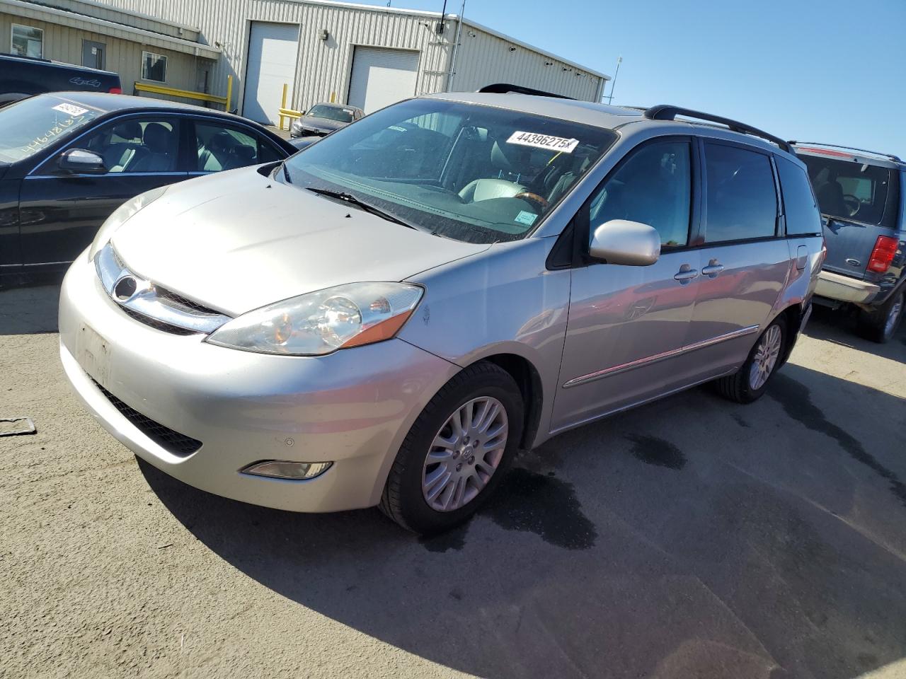 2009 Toyota Sienna - Image 1