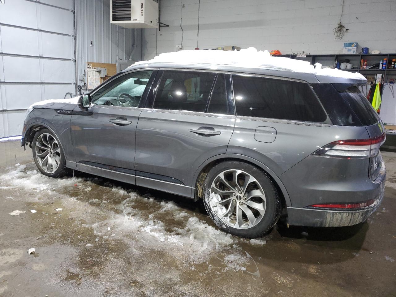 2021 Lincoln Aviator - Image 2