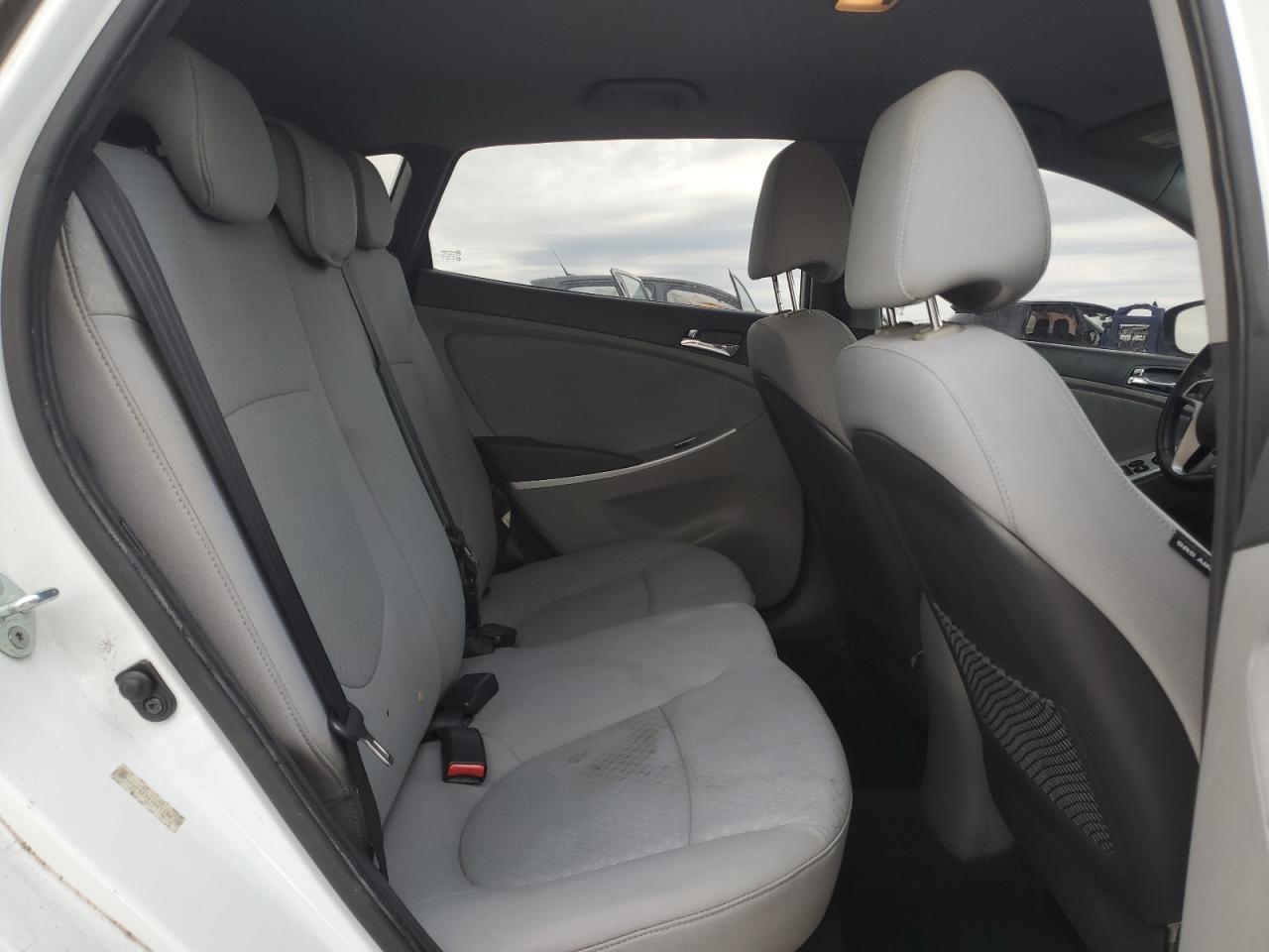 2013 Hyundai Accent - Image 10