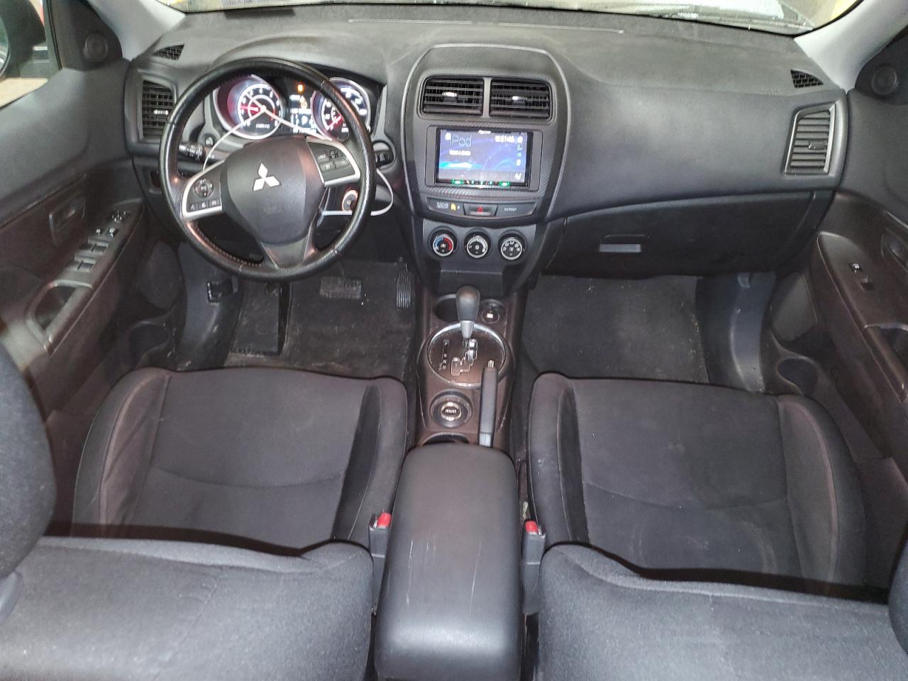 2015 Mitsubishi Outlander - Image 8