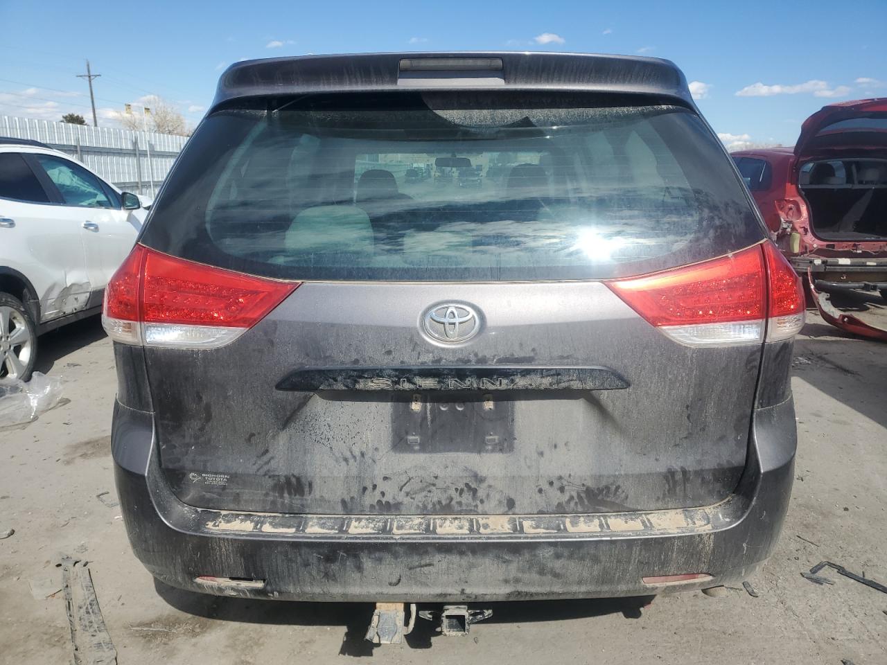 2012 Toyota Sienna - Image 6