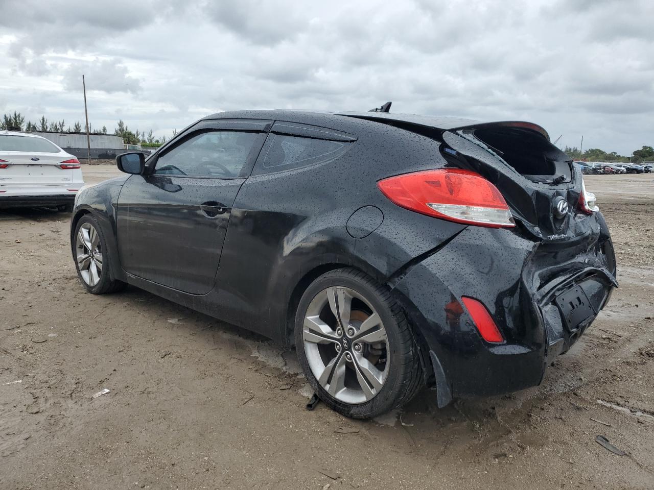 2013 Hyundai Veloster - Image 2