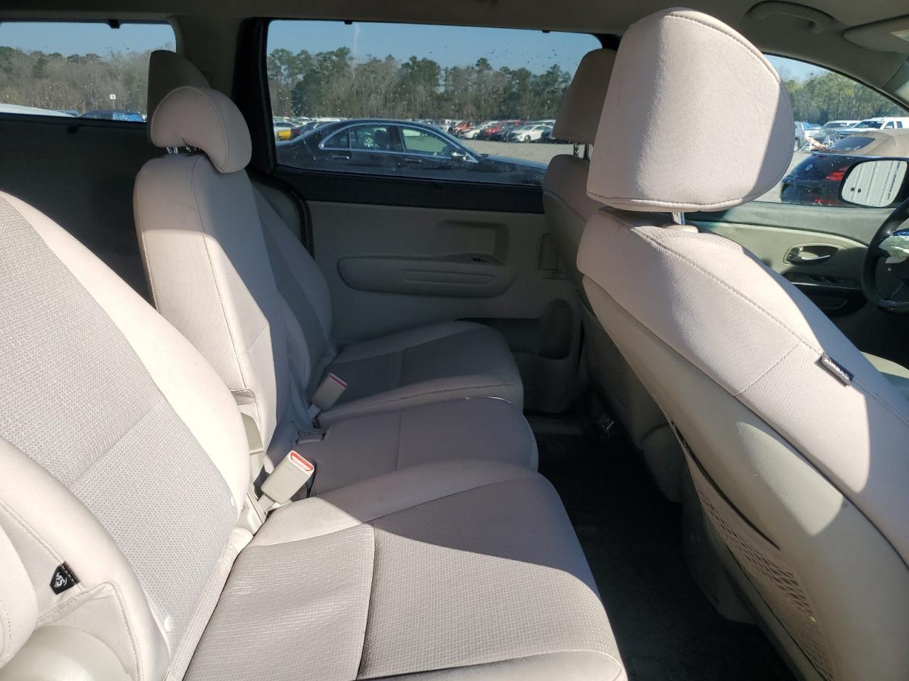 2016 Kia Sedona - Image 11