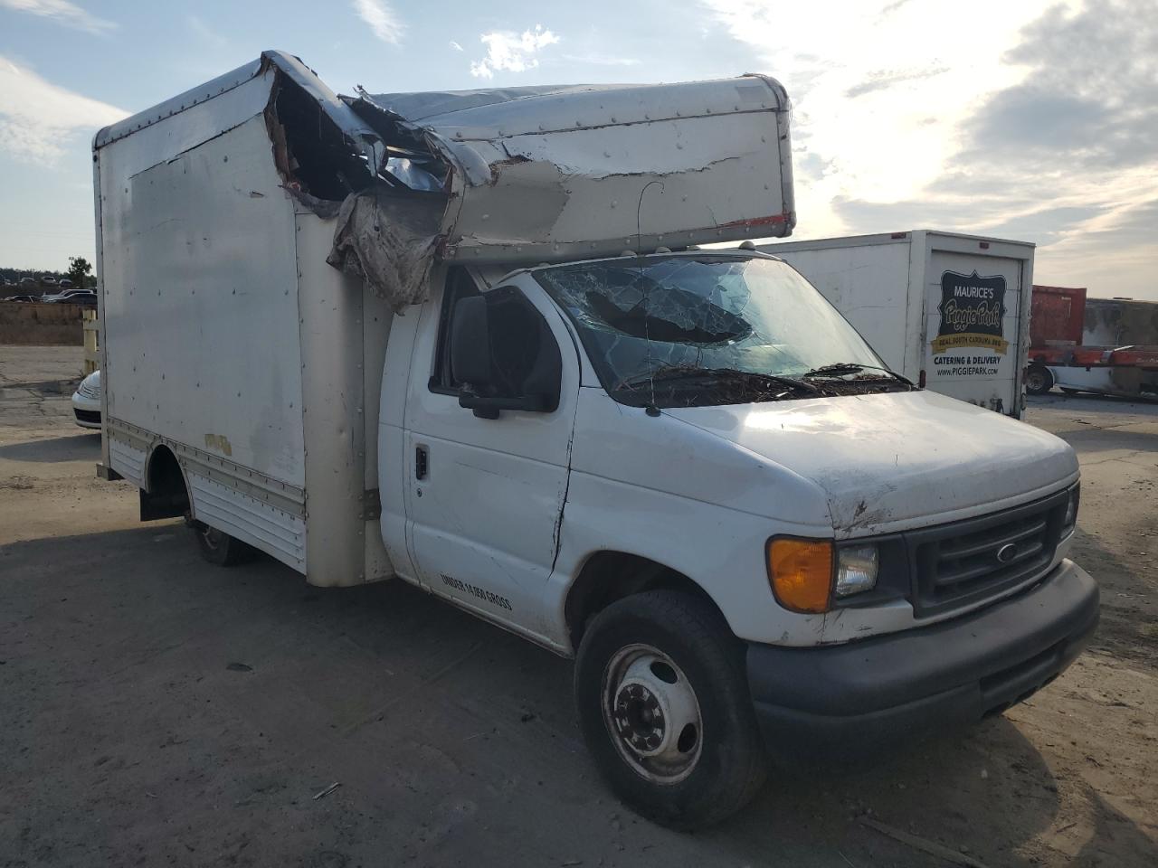 2007 Ford E450 Super Duty Box Truck იყიდება Gaston-ში, SC - Top/Roof