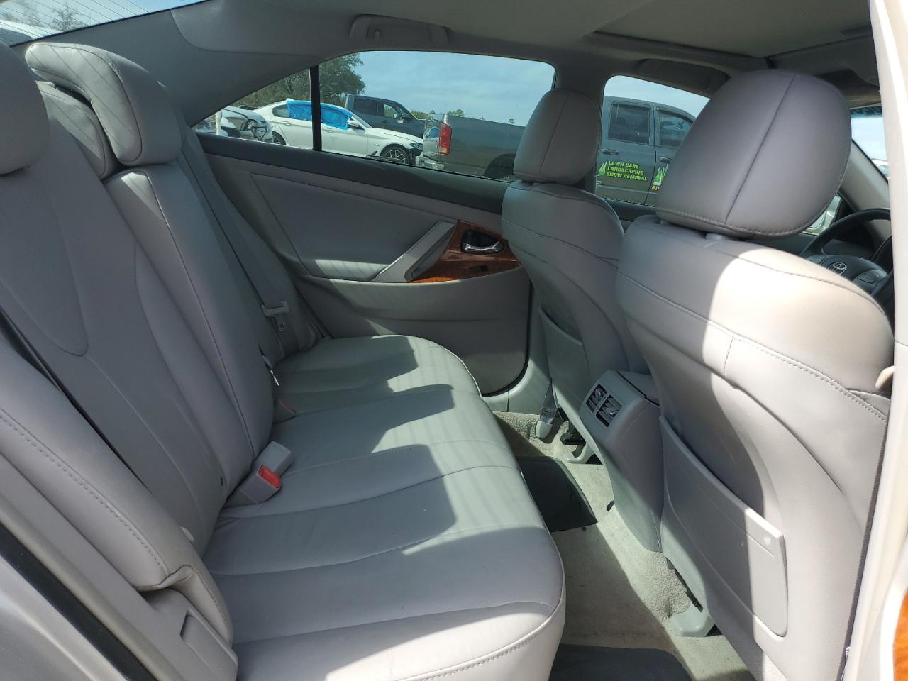2009 Toyota Camry - Image 10