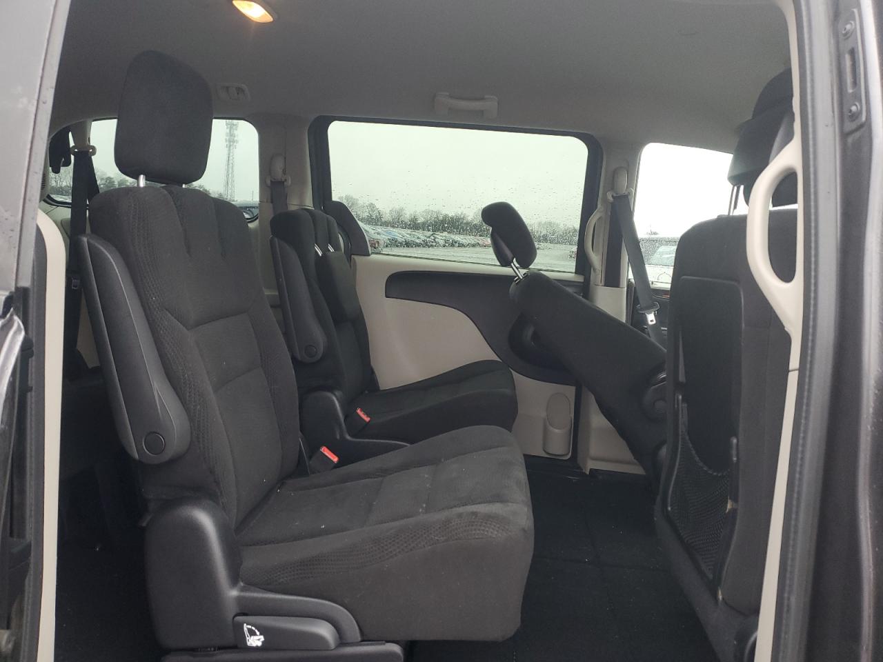 2016 Dodge Caravan - Image 11