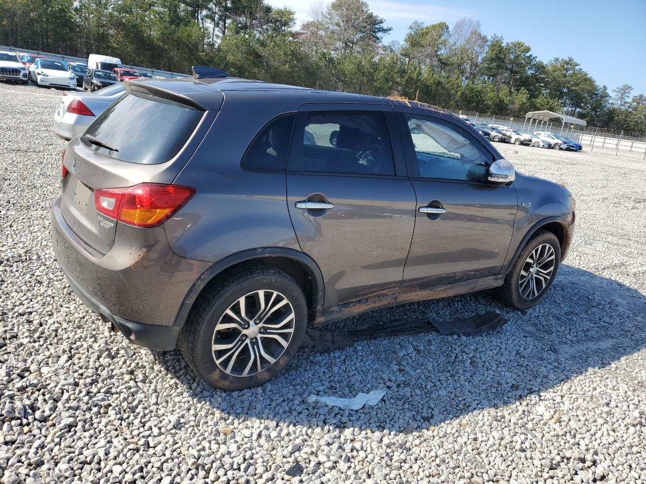 2017 Mitsubishi Outlander - Image 3