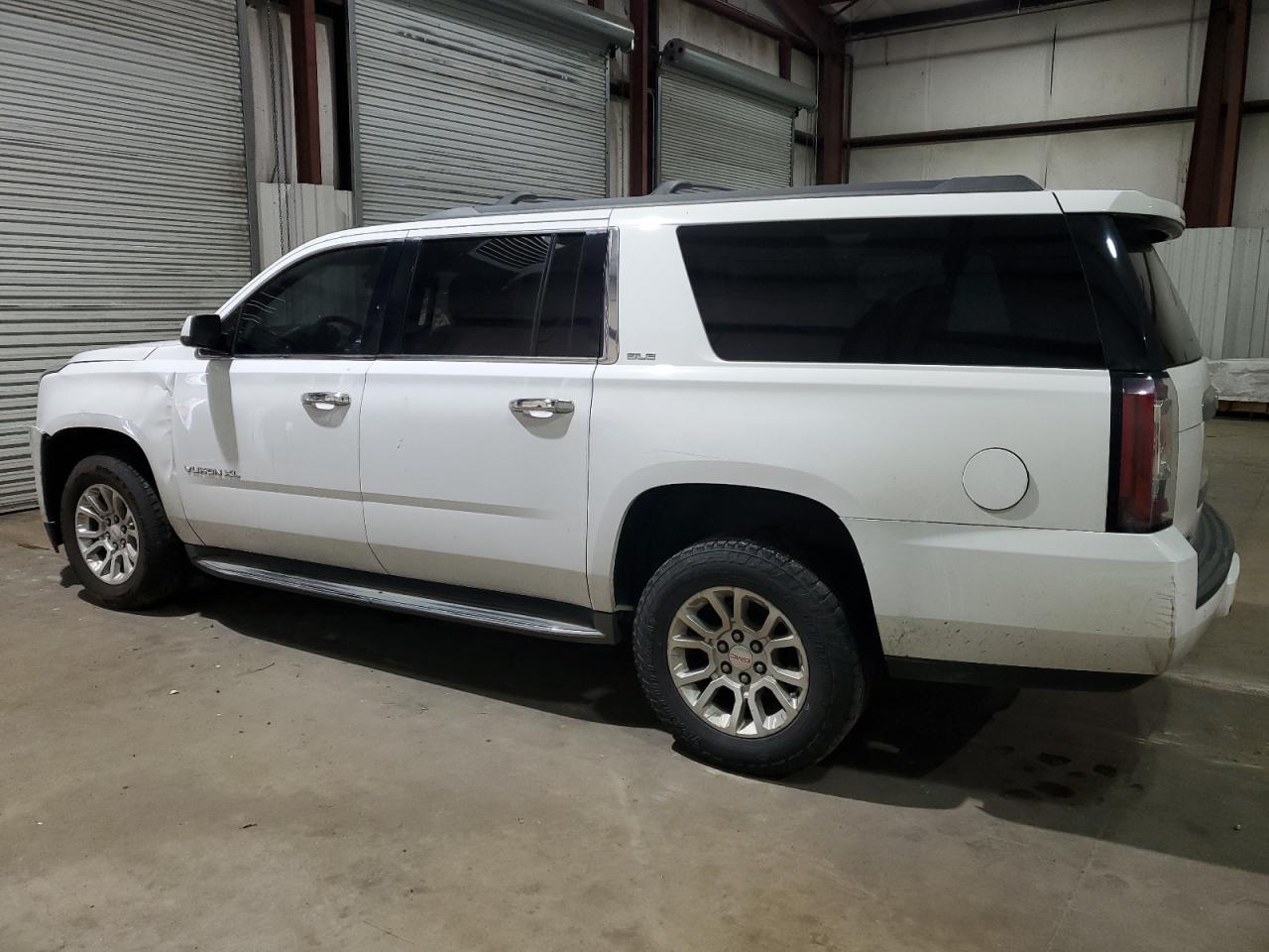 2015 GMC Yukon - Image 2