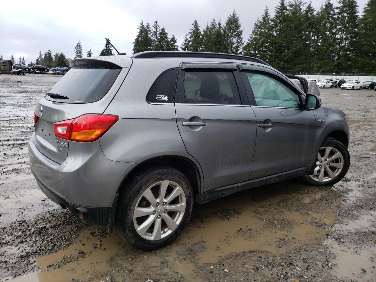 2015 Mitsubishi Outlander - Image 3
