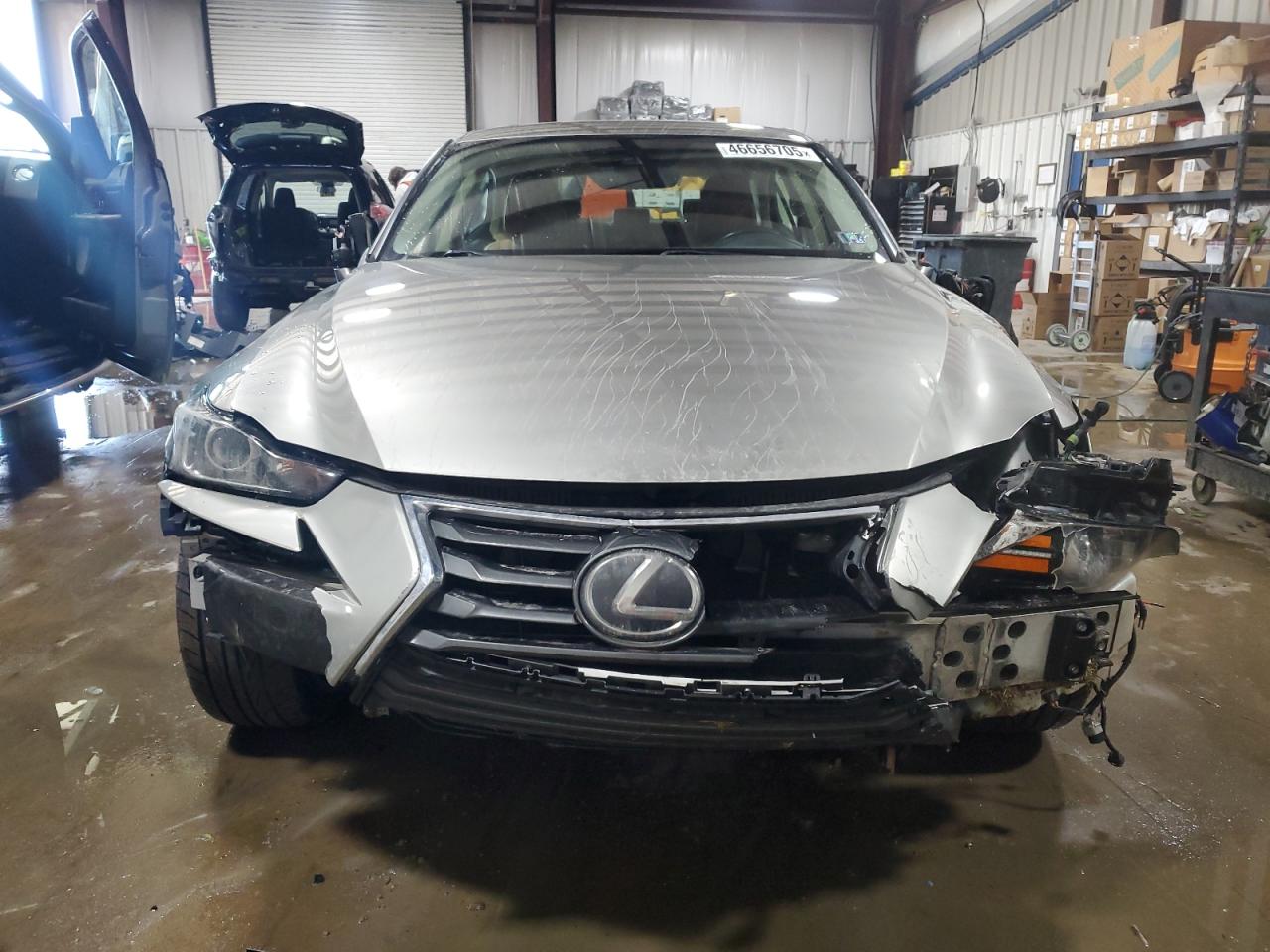2017 Lexus IS - Image 5
