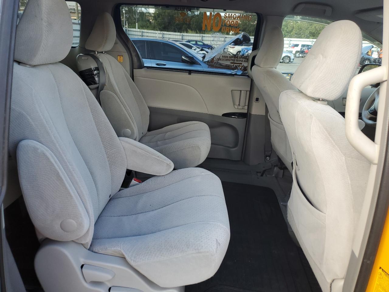 2013 Toyota Sienna - Image 11