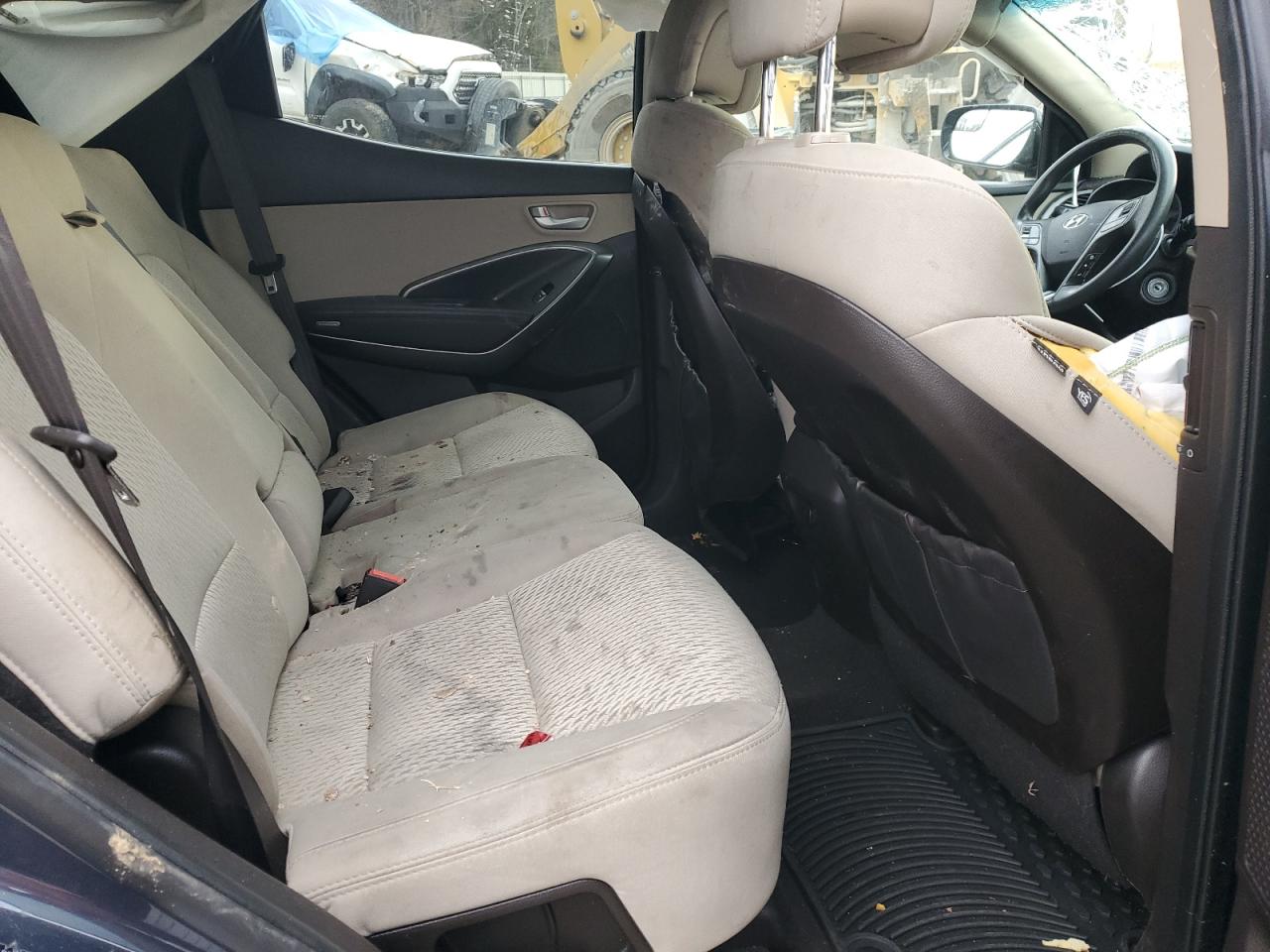 2017 Hyundai Santa Fe - Image 11