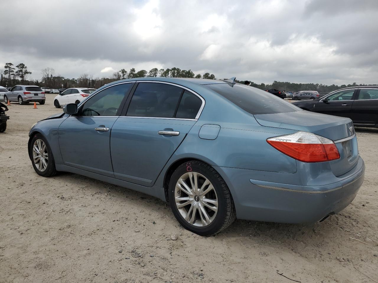2011 Hyundai Genesis - Image 2