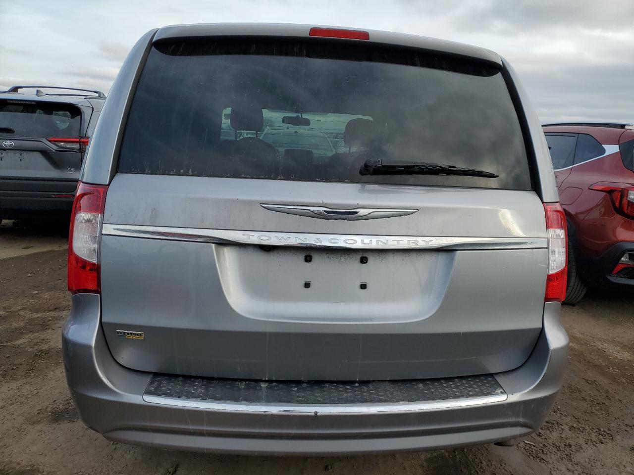 2014 Chrysler Town & Country - Image 6