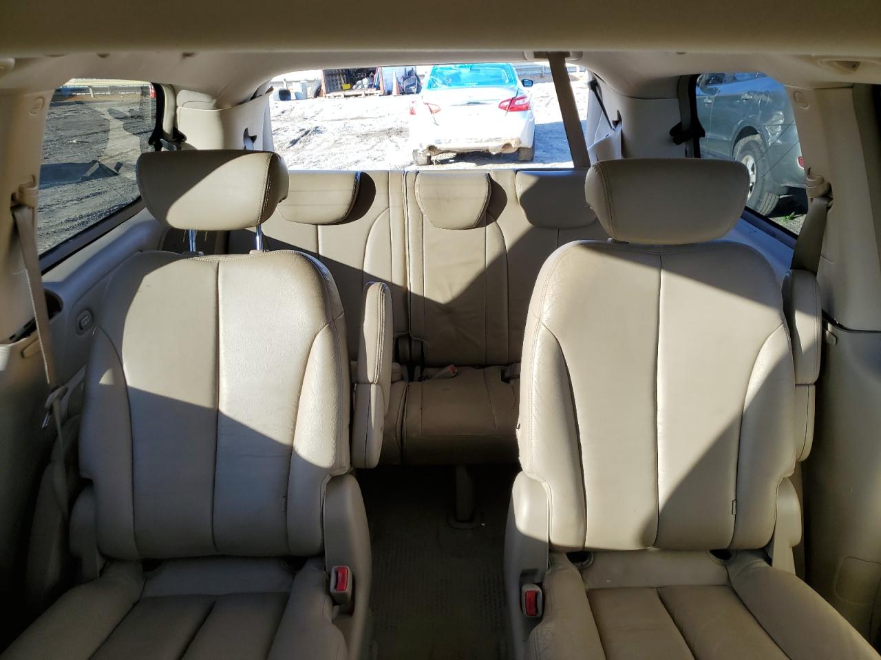 2007 Kia Sedona - Image 10