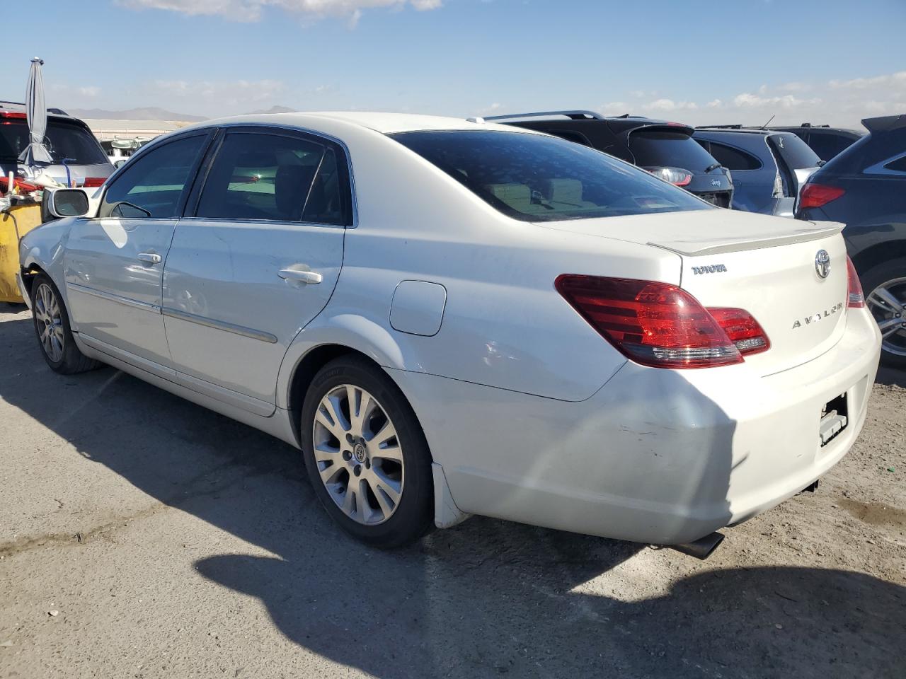 2009 Toyota Avalon - Image 2