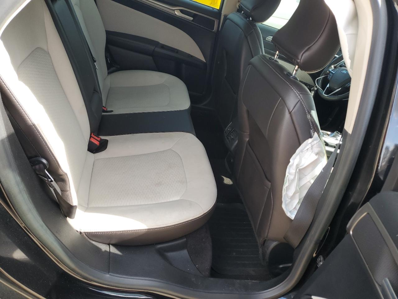 2019 Ford Fusion - Image 11