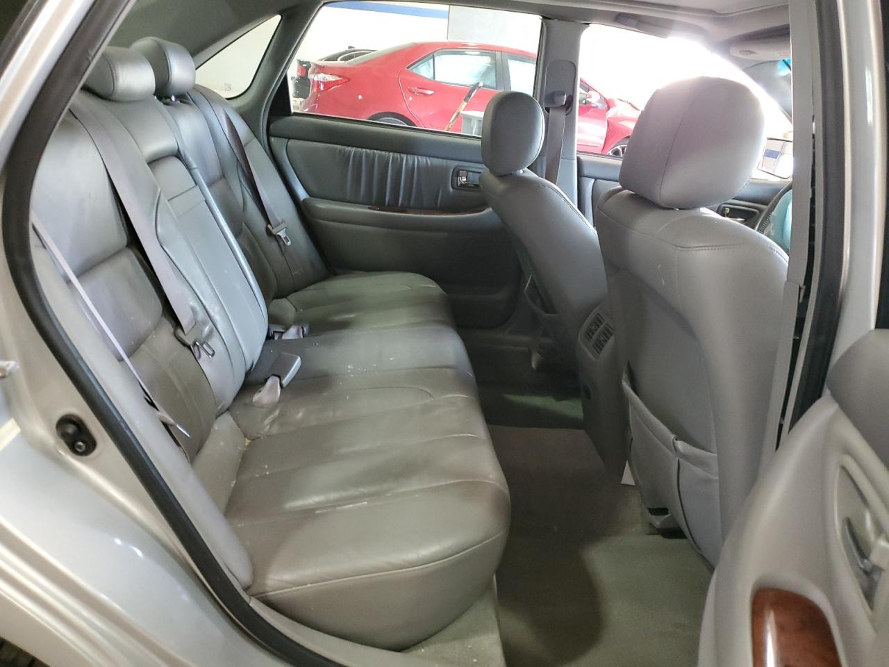 2001 Toyota Avalon - Image 11