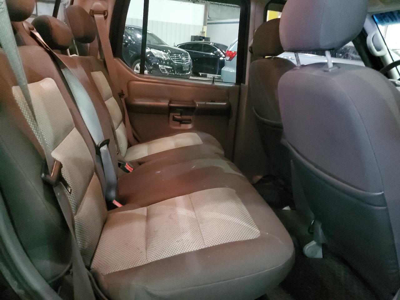 2005 Ford Explorer - Image 10